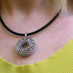 go_helix_necklace_use_02