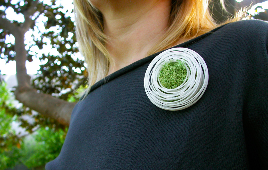 go_nest_brooch_use_03